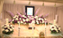 デルフィニウムの薄紫色が優しい花祭壇・くみん斎場中野新井薬師の葬儀事例と費用