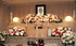 ビバーナムコンパクタの赤い実が可愛らしい花祭壇・くみん斎場中野新井薬師の葬儀事例と費用